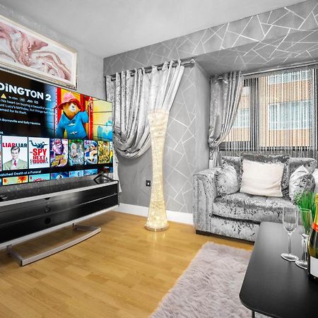 Luxury 1 Bed Flat With Parking 11K - Top Rated - Netflix - Wifi - 70 Inch Smart Tv - Birmingham City Centre - Tv In Bedroom - Top Rated Екстериор снимка