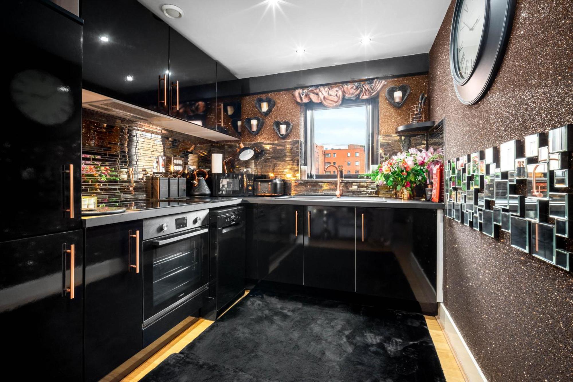 Luxury 1 Bed Flat With Parking 11K - Top Rated - Netflix - Wifi - 70 Inch Smart Tv - Birmingham City Centre - Tv In Bedroom - Top Rated Екстериор снимка