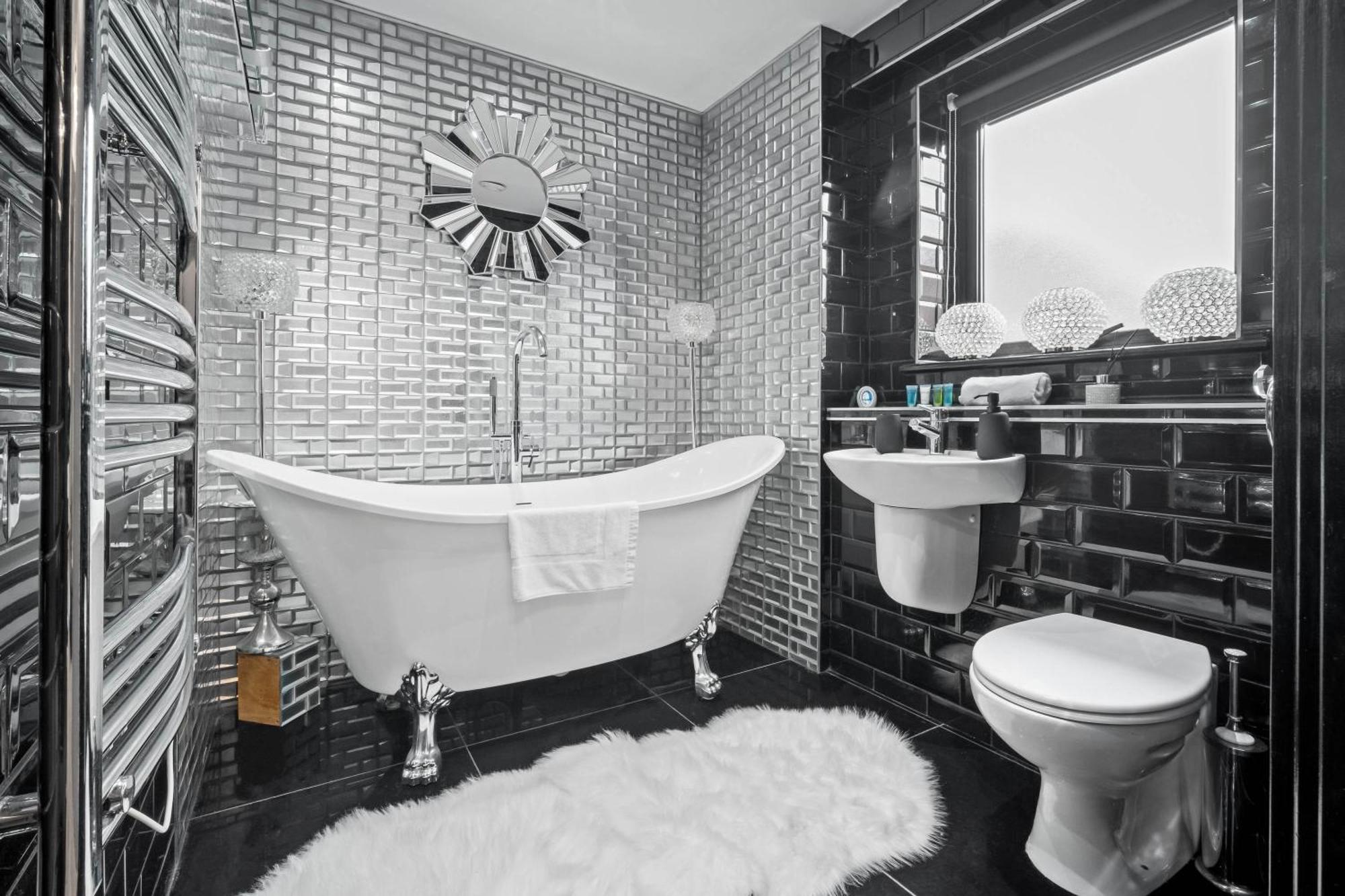 Luxury 1 Bed Flat With Parking 11K - Top Rated - Netflix - Wifi - 70 Inch Smart Tv - Birmingham City Centre - Tv In Bedroom - Top Rated Екстериор снимка