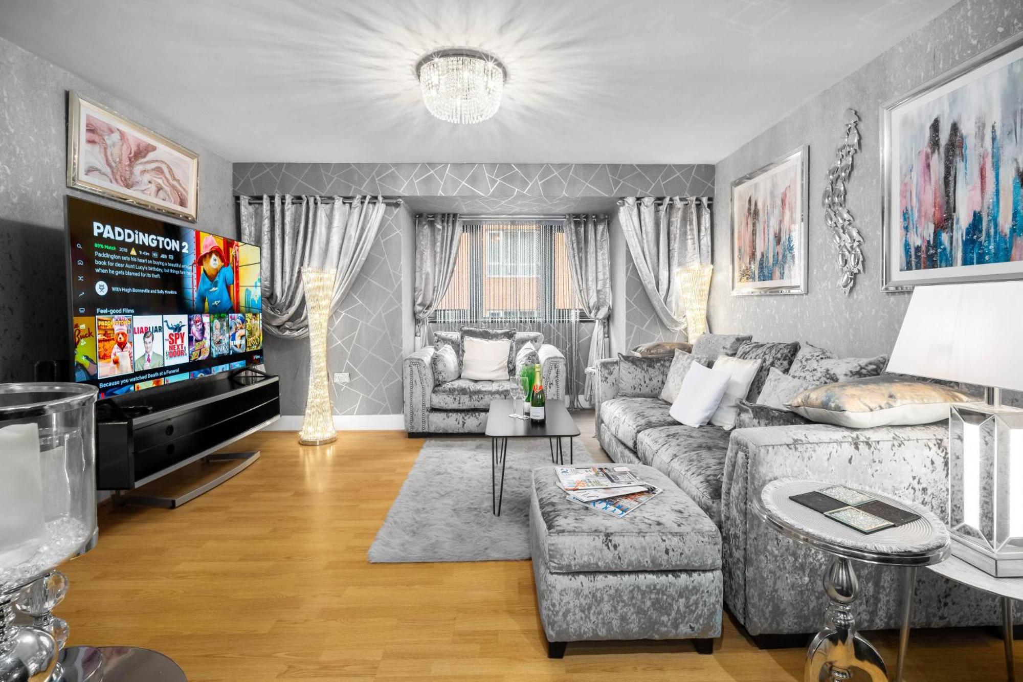 Luxury 1 Bed Flat With Parking 11K - Top Rated - Netflix - Wifi - 70 Inch Smart Tv - Birmingham City Centre - Tv In Bedroom - Top Rated Екстериор снимка