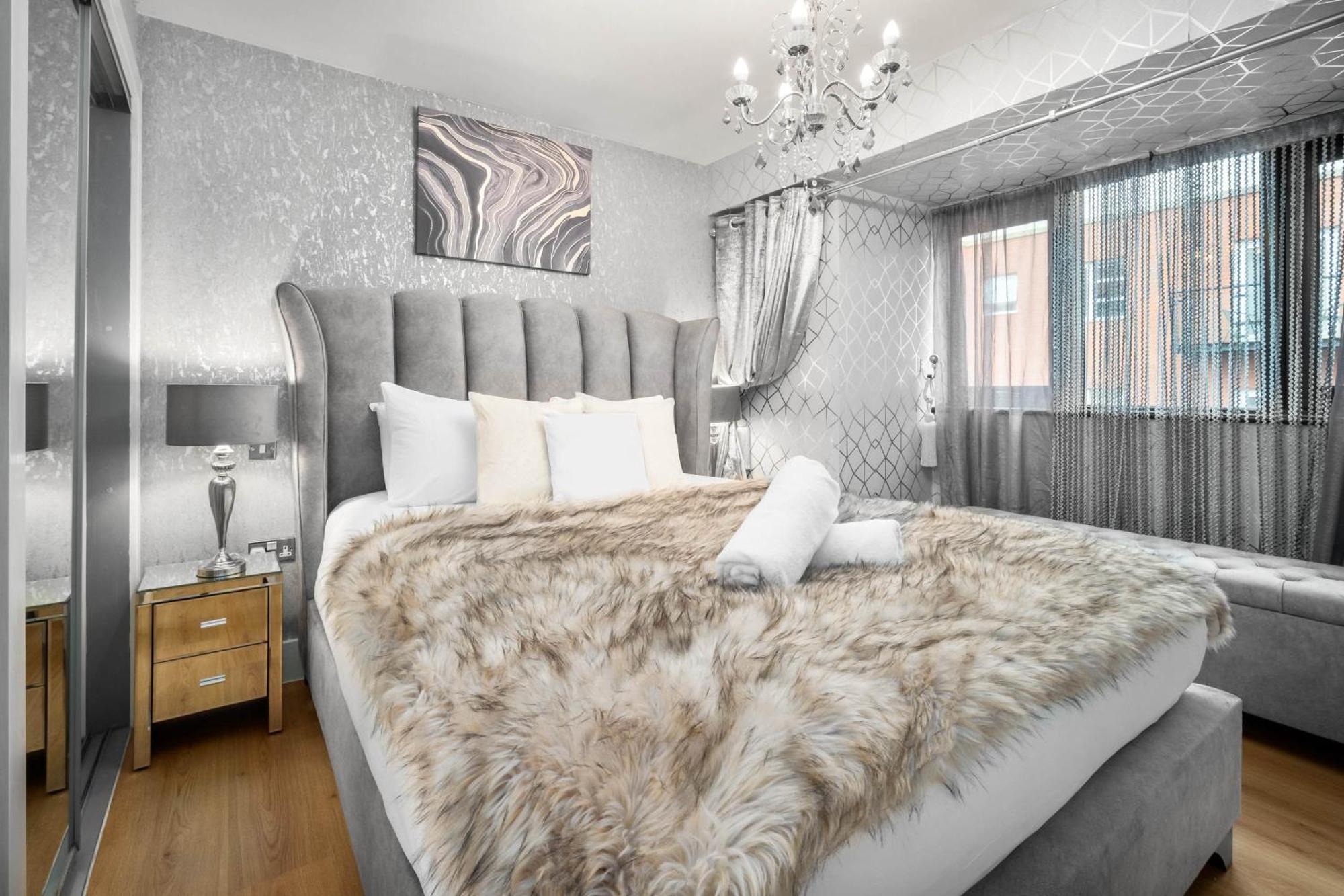 Luxury 1 Bed Flat With Parking 11K - Top Rated - Netflix - Wifi - 70 Inch Smart Tv - Birmingham City Centre - Tv In Bedroom - Top Rated Екстериор снимка