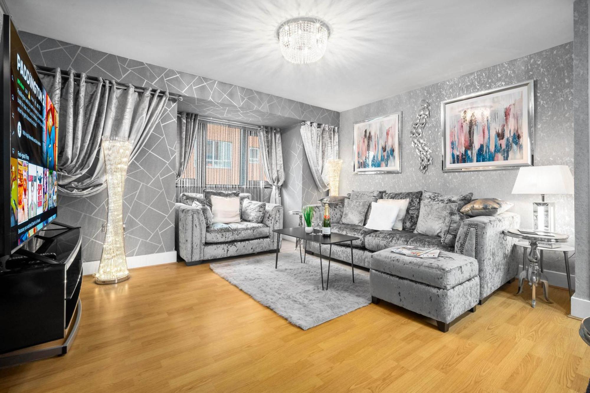 Luxury 1 Bed Flat With Parking 11K - Top Rated - Netflix - Wifi - 70 Inch Smart Tv - Birmingham City Centre - Tv In Bedroom - Top Rated Екстериор снимка
